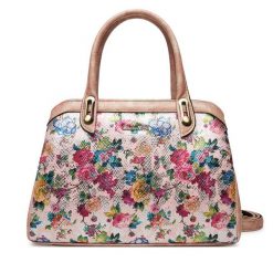 Torebka Laura Vita. Czerwone torebki klasyczne LAURA VITA, bez wzorów, klasyczne, bez dodatków. Za 249.99 zł.