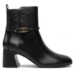 Botki Liu Jo. Czarne botki Liu Jo, bez wzorów, bez obcasa, na słupku, bez zapięcia. Za 679.99 zł.