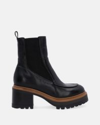CZARNE BOTKI NA OBCASIE T64204 NERO. Czarne botki Venezia, bez wzorów, ze skóry, bez obcasa, na obcasie, bez zapięcia. Za 539.00 zł.