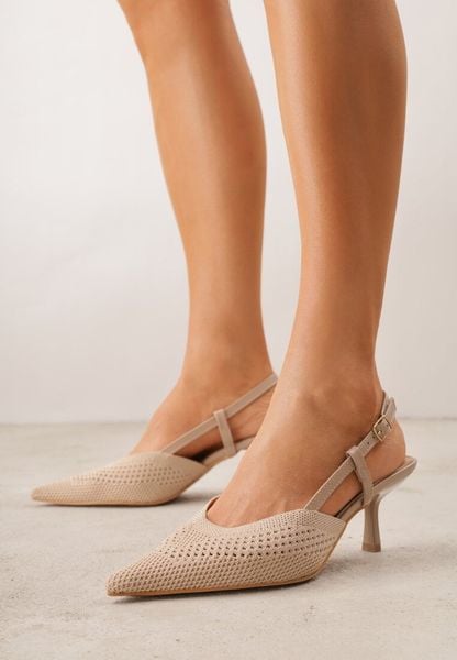 Beżowe Ażurowe Sandały na Szpilce Slingback Erilise. Brązowe sandały Renee, z aplikacjami, eleganckie, bez obcasa, na szpilce, bez zapięcia. Za 89.99 zł.