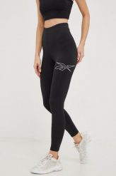 Reebok legginsy do biegania damskie kolor czarny z nadrukiem. Czarne legginsy Reebok, bez wzorów, z dzianiny. W wyprzedaży za 184.99 zł.
