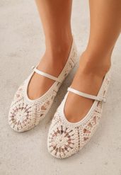 Beżowe Ażurowe Balerinki VICES w Stylu Boho z Paskiem z Klamerką Phepheu. Brązowe baleriny Born2be, w ażurowe wzory, z jeansu, boho, bez obcasa, bez zapięcia. Za 99.99 zł.