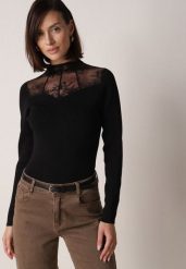 Czarny Dopasowany Sweter z Półgolfem z Wiskozą Zdobiony Koronkową Siateczką Genna. Czarne swetry Born2be, uniwersalny, z aplikacjami, z jeansu, eleganckie, bez ramiączek. Za 89.99 zł.