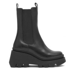 Botki Badura. Czarne botki Badura, bez wzorów, bez obcasa, na koturnie, bez zapięcia. Za 219.99 zł.
