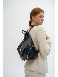 Christian Laurier Skórzany plecak "Racha" w kolorze czarnym - 30 x 40 x 16 cm rozmiar: onesize. Czarne plecaki Christian Laurier, bez wzorów, z materiału, bez dodatków. Za 451.45 zł.