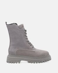 ZAMSZOWE BOTKI W KOLORZE SZARYM 398023 1593 GREY. Szare botki Venezia, bez wzorów, ze skóry, bez obcasa, bez zapięcia. Za 289.00 zł.