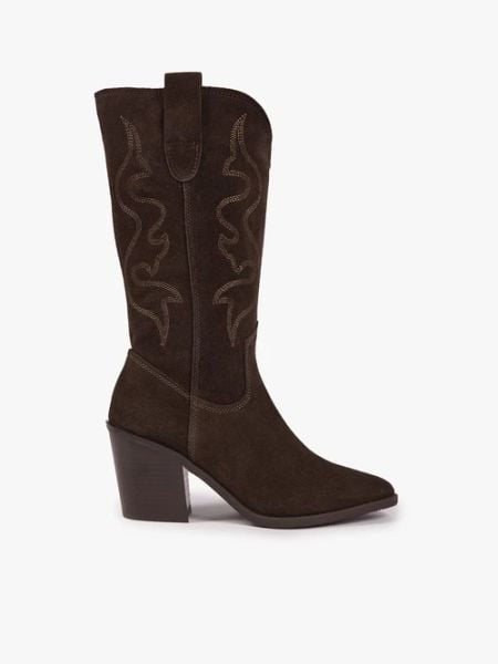 Brązowe kozaki kowbojki z przeszyciami. Brązowe kozaki Ryłko, bez wzorów, z jeansu, eleganckie, bez obcasa, na obcasie, bez zapięcia. Za 729.99 zł.