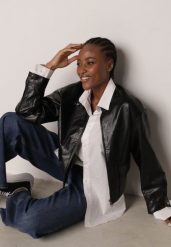 Czarna Kurtka Ramoneska Bomberka Ściągana po Bokach Salanthe. Czarne kurtki Born2be, l, bez wzorów, z jeansu, bez kaptura. Za 119.99 zł.