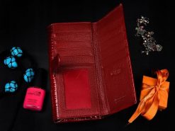 Portfel skórzany damski lakierowany duży dwuczęściowy czerwony Alessandro. Czerwone portfele bez wzorów, z lakierowanej skóry. Za 129.99 zł.