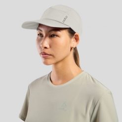 Czapka z daszkiem Odlo Performance X-Light Pack Cap. Białe czapki z daszkiem ODLO, bez wzorów, sportowe. W wyprzedaży za 143.99 zł.