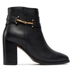 Botki Ted Baker. Czarne botki Ted Baker, bez wzorów, bez obcasa, na słupku, bez zapięcia. Za 659.99 zł.