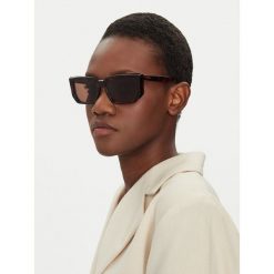 Okulary przeciwsłoneczne Max Mara. Brązowe okulary przeciwsłoneczne Max Mara, bez wzorów. Za 719.99 zł.
