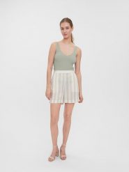 Vero Moda Szorty "Jena" w kolorze beżowym rozmiar: M. Brązowe szorty Vero Moda, bez wzorów. Za 30.85 zł.