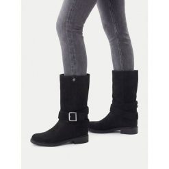 Kozaki Beverly Hills Polo Club. Czarne kozaki Beverly Hills Polo Club, bez wzorów, bez obcasa, na płaskiej podeszwie, bez zapięcia. Za 349.99 zł.