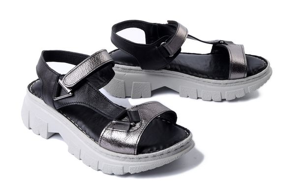 ARTIKER RELAKS 56C0842 czarny, sandały damskie. Czarne sandały Artiker Relaks, bez wzorów, bez obcasa, na płaskiej podeszwie, bez zapięcia. Za 194.90 zł.