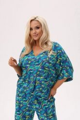 Wakacyjna bluzka Riva - Tropikalna Energia w odcieniach zieleni i niebieskiego PLUS SIZE XXL OVERSIZE. Niebieskie bluzki Moda Size Plus Iwanek, l, w abstrakcyjne wzory, z tkaniny, eleganckie, bez kołnierzyka, plus size, bez ramiączek. W wyprzedaży za 141.90 zł.