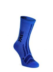 Skarpety turystyczne X-Socks Hike Discover Crew. Niebieskie skarpetki X-Socks, bez wzorów, z materiału. Za 87.99 zł.
