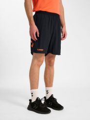 Spodenki treningowe Hummel Blaze Pro. Brązowe szorty sportowe Hummel, bez wzorów, z materiału, z standardowym stanem, na fitness i siłownię. Za 136.00 zł.