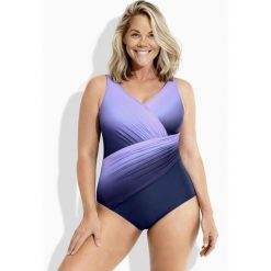 Damskie Strój kąpielowy cieniowanie drapowany miękkie miseczki z recyklingu. Niebieskie stroje jednoczęściowe Ulla Popken, bez wzorów, z elastanu, sportowe. Za 279.99 zł.