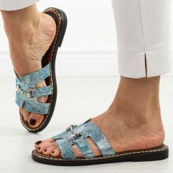 Niebieskie klapki damskie M.Daszyński 2266-17. Niebieskie klapki M.Daszyński, bez wzorów, ze skóry, eleganckie, bez obcasa, na płaskiej podeszwie, bez zapięcia. Za 149.00 zł.