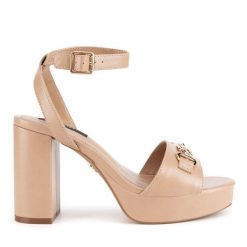 Sandały Nine West. Brązowe sandały Nine West, bez wzorów, bez obcasa, na słupku, bez zapięcia. Za 199.99 zł.