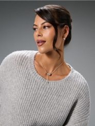 Kolczyki z błyszczącym wykończeniem 7 pack - srebrny. Szare kolczyki Sinsay, srebrne. Za 19.99 zł.