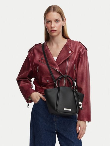 KARL LAGERFELD Torebka B3W30117 Czarny. Czarne torebki klasyczne KARL LAGERFELD, bez wzorów, ze skóry, bez dodatków. Za 632.99 zł.