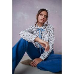 Koszula Damska Samar BS Flowers. Białe koszule blue shadow, l, bez wzorów, z tkaniny, bez kołnierzyka, bez ramiączek. Za 259.90 zł.