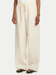 Liu Jo Sport Spodnie dresowe TA6192 T327A Kremowy Loose Fit. Białe spodnie dresowe Liu Jo Sport, bez wzorów, z dresówki. Za 689.99 zł.