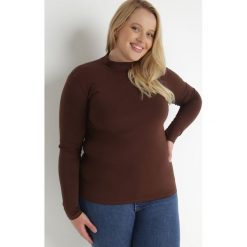 Ciemnobrązowy Golf Sedevus. Brązowe bluzki Born2be, plus size, bez wzorów, z dzianiny, eleganckie, plus size, bez ramiączek. W wyprzedaży za 62.99 zł.