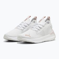 Buty do biegania damskie PUMA Softride Symmetry Fuzion Feather. Białe buty do biegania Puma, bez wzorów, bez zapięcia, do biegania. Za 327.44 zł.