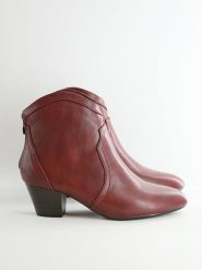 Bellucci Botki w kolorze czerwonym rozmiar: 36. Czerwone botki Bellucci, bez wzorów, eleganckie, bez obcasa, bez zapięcia. Za 166.95 zł.