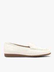 Kremowe mokasyny ze skóry licowej. Brązowe mokasyny Ryłko, bez wzorów, ze skóry, z okrągłym noskiem. Za 429.99 zł.