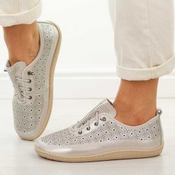 Srebrne skórzane półbuty damskie barefoot M.Daszyński Ol38-7. Szare półbuty wsuwane M.Daszyński, na jesień, bez wzorów, z jeansu, klasyczne, bez obcasa, na płaskiej podeszwie. W wyprzedaży za 206.10 zł.