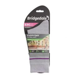 Skarpety do turystyki damskie Bridgedale EVERYDAY UL END LD. Fioletowe skarpetki Bridgedale, bez wzorów, z wełny. Za 57.99 zł.