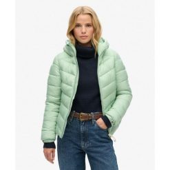 Kurtka pikowana z kapturem Fuji od SUPERDRY. Zielone kurtki Superdry, bez wzorów, eleganckie, z kapturem. W wyprzedaży za 392.35 zł.
