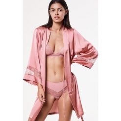 Sentiment Szlafrok Z Koronkowymi Detalami - Xl - Różowy - Etam. Czerwone szlafroki damskie Etam, xl, bez wzorów, z koronki, bez ramiączek. Za 169.90 zł.