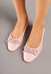 Różowe Balerinki Vices z Koronki Zdobione Kokardką Desanise. Czerwone baleriny Born2be, z aplikacjami, z jeansu, eleganckie, bez obcasa, na obcasie, bez zapięcia. Za 49.99 zł.