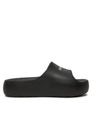 Tommy Jeans Klapki EN0EN02763 Czarny. Czarne klapki Tommy Jeans, bez wzorów, z jeansu, bez obcasa, bez zapięcia. Za 269.99 zł.