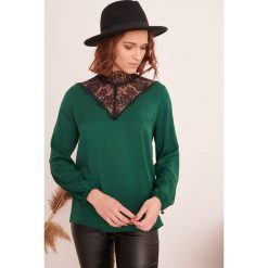 Bluzka Damska Elizabeth BS Butelkowa Zieleń. Zielone bluzki blue shadow, bez wzorów, z dresówki, eleganckie, bez kołnierzyka, bez ramiączek. W wyprzedaży za 47.97 zł.