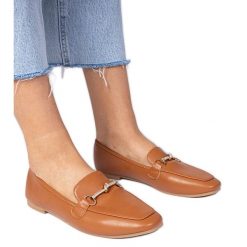 Brązowe eleganckie mokasyny ze złotą ozdobą i cyrkoniami. Brązowe mokasyny z aplikacjami, ze skóry ekologicznej. Za 75.95 zł.
