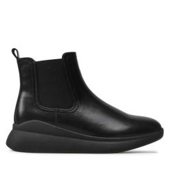 Botki Clara Barson. Czarne botki Clara Barson, bez wzorów, bez obcasa, na płaskiej podeszwie, bez zapięcia. Za 99.99 zł.