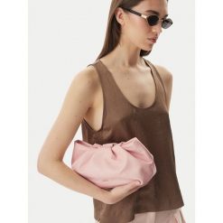 Torebka Furla. Czerwone kopertówki Furla, bez wzorów, bez dodatków. Za 919.99 zł.