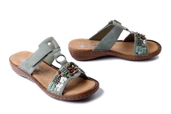 RIEKER 60814-52 green, klapki damskie. Zielone klapki Rieker, bez wzorów, bez obcasa, bez zapięcia. Za 254.92 zł.