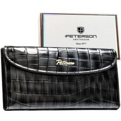 Szary portfel damski ze skóry ekologicznej z tłoczeniem na wzór skóry krokodyla, zamykany na zatrzask magnetyczny - Peterson. Szare portfele Peterson, z aplikacjami, ze skóry ekologicznej. Za 94.99 zł.