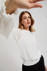Elegancka koszula z bufiastymi rękawami biała. Białe koszule MOODO, s, bez wzorów, z poliesteru, eleganckie, bez kołnierzyka, bez ramiączek. W wyprzedaży za 69.99 zł.