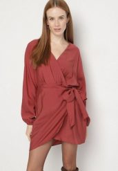 Czerwona Wiskozowa Sukienka Kopertowa z Wiązaniem i Bufiastymi Rękawami Onevia. Czerwone sukienki Born2be, na co dzień, l, bez wzorów, z poliesteru, klasyczne, bez kołnierzyka, bez ramiączek, mini, kopertowe. Za 149.99 zł.
