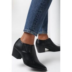 Czarne Botki Jacinta. Czarne botki Born2be, bez wzorów, ze skóry, eleganckie, przed kostkę, bez obcasa, na obcasie, bez zapięcia. W wyprzedaży za 97.49 zł.