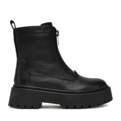 Botki DeeZee. Czarne botki DeeZee, bez wzorów, bez obcasa, na płaskiej podeszwie, bez zapięcia. Za 199.99 zł.