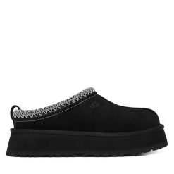 Śniegowce Ugg. Czarne śniegowce UGG, bez wzorów, bez zapięcia. Za 639.99 zł.